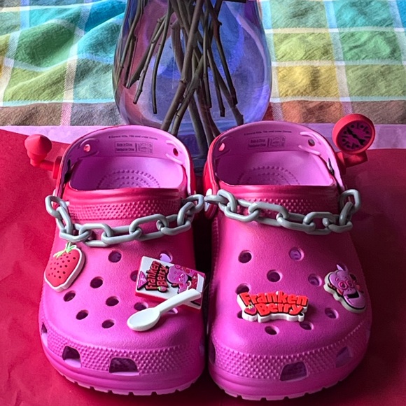 🍓CROCS FRANKEN BERRY CLASSIC CLOG 🍓 NWT 🍓 - Picture 4 of 16